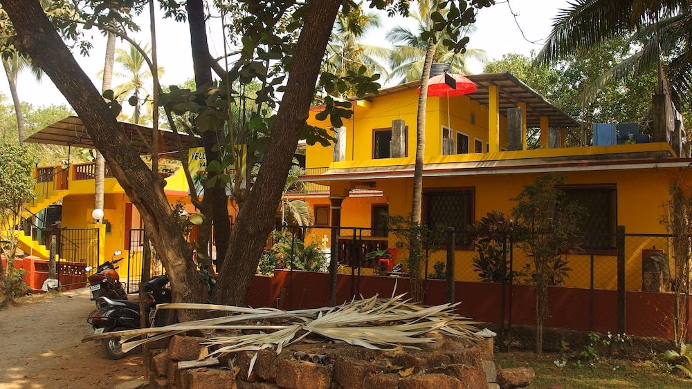 Yellow House0