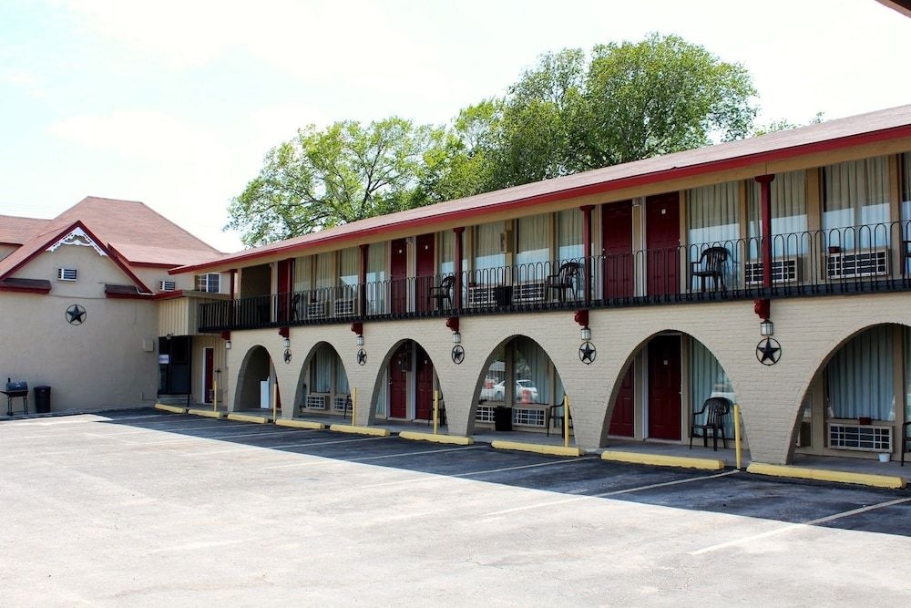 Executive Inn and Suites1