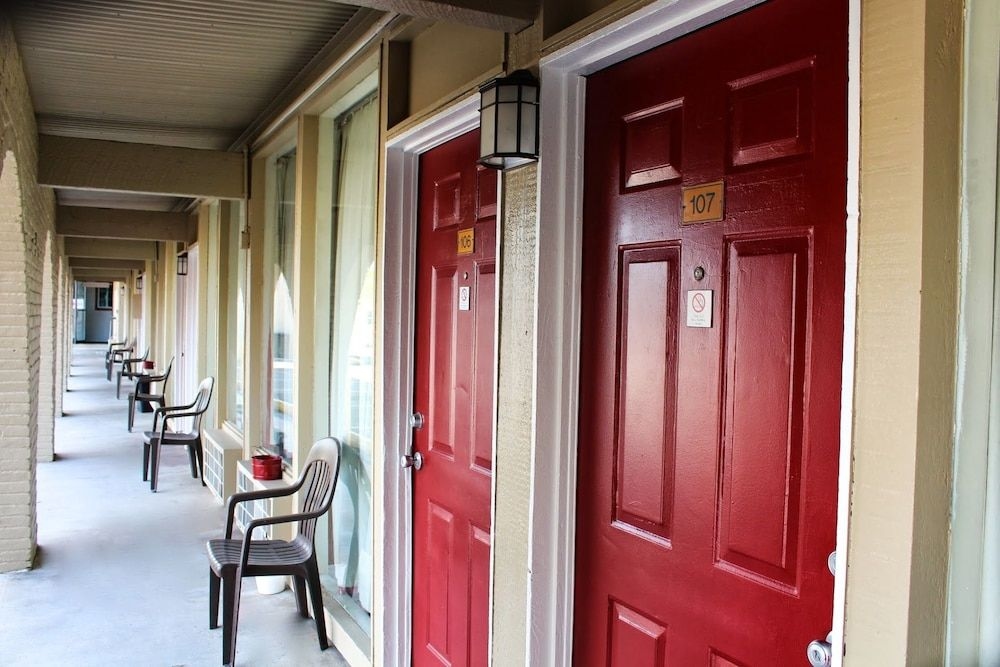 Executive Inn and Suites2