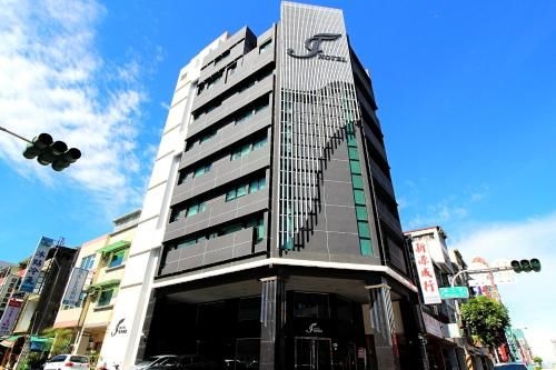 J Hotel1