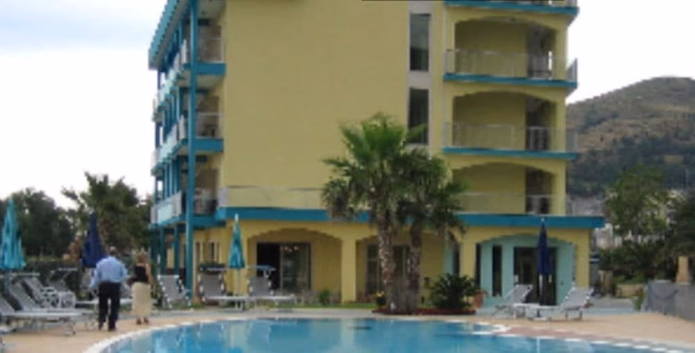 Meridian Hotel2