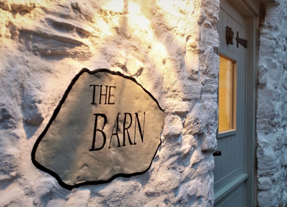 เดอะ บาร์น (The Barn)2