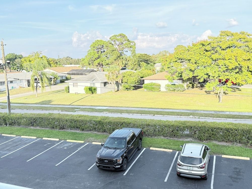 Lantern Inn & Suites3