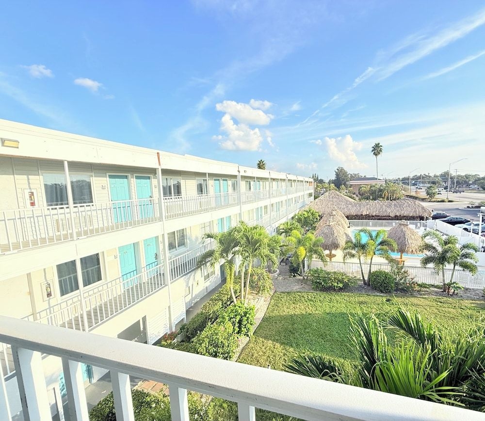 Lantern Inn & Suites0