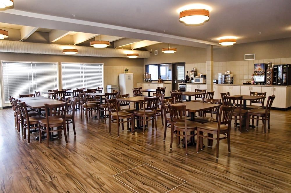 Lakeview Inn and Suites Brandon3