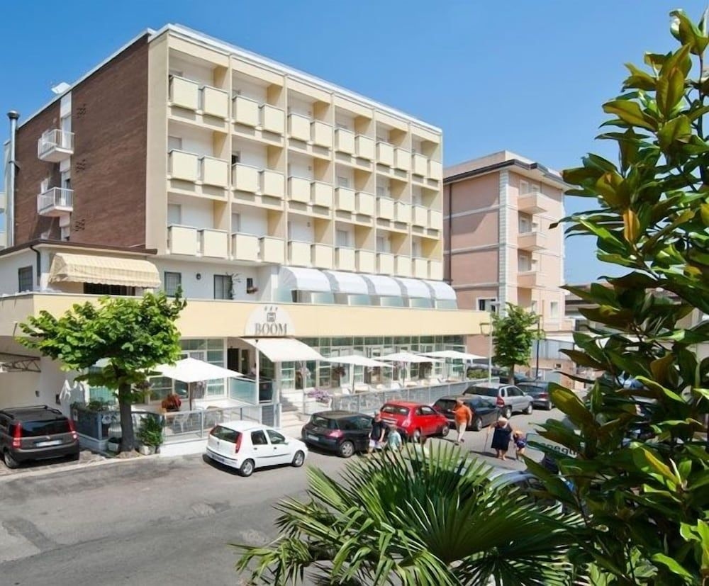 HOTEL BOOM1