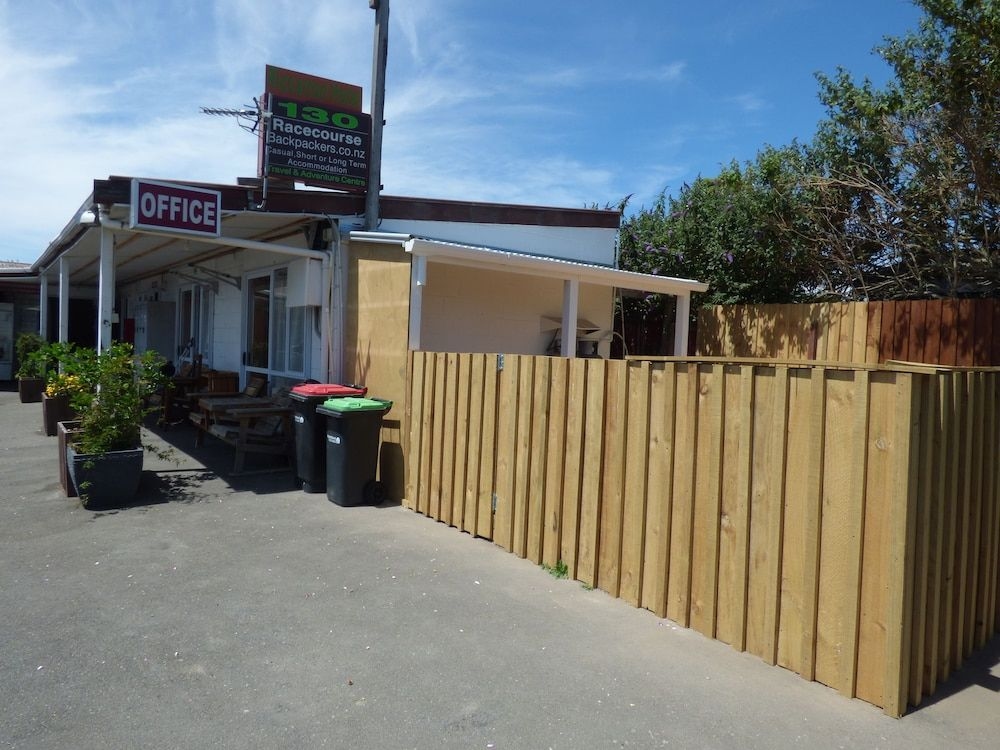 Racecourse Backpackers Hostel0