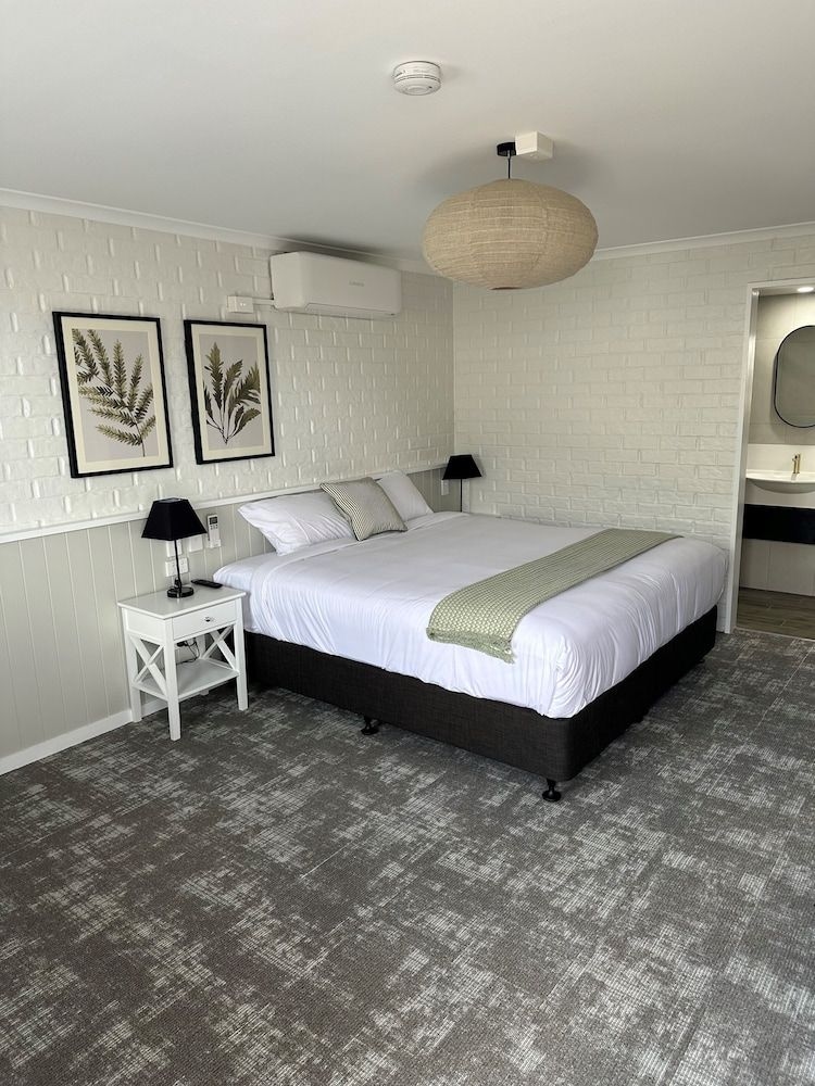 Shamrock Hotel Motel2