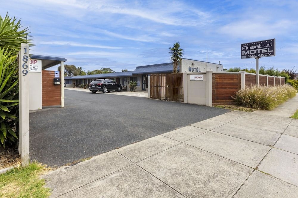 Rosebud Motel1