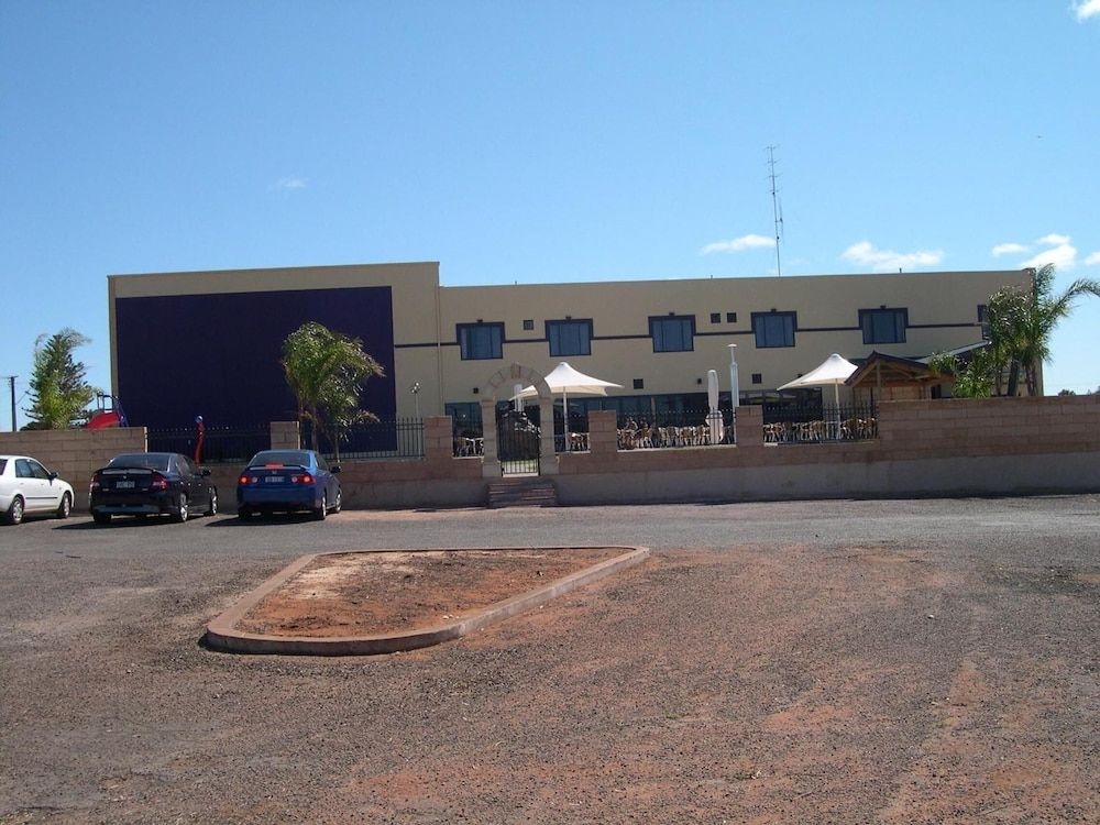 The New Whyalla Hotel0