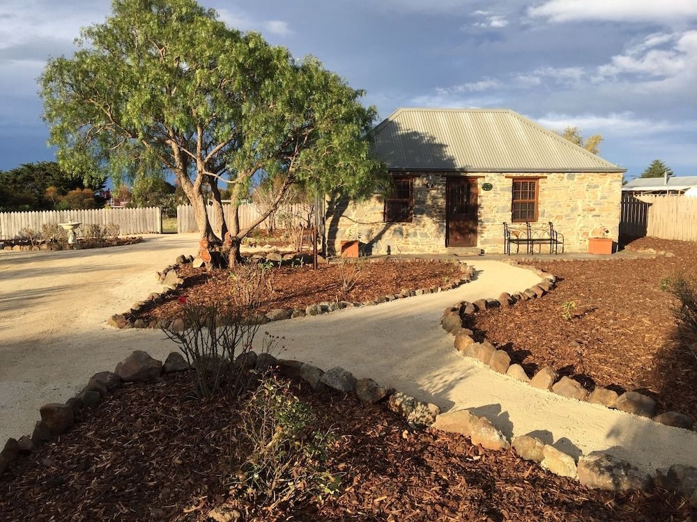 Keefer's Cottage3