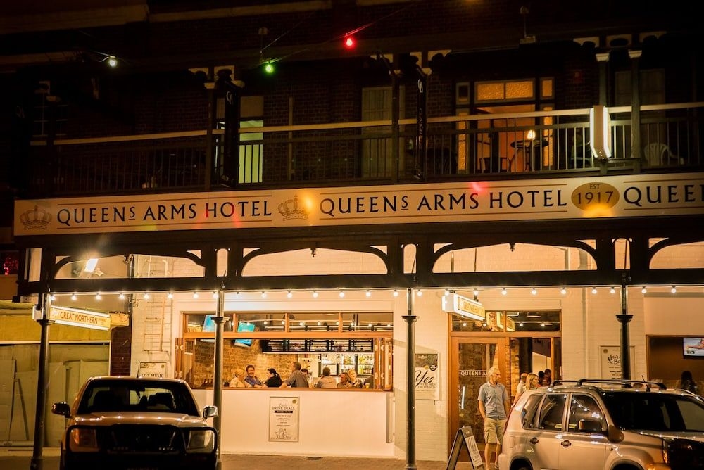 Queens Arms Hotel1