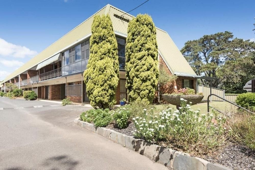 Whiteoaks Motel3