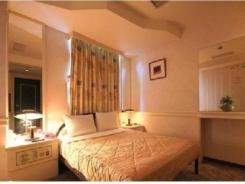 โรงแรมบรอดเวย์ (Broadway Hotel)1
