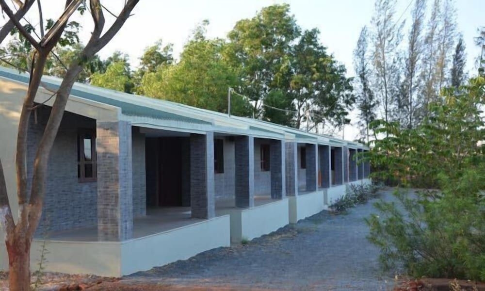 Zip by Spree Hotel Raashi Farm4