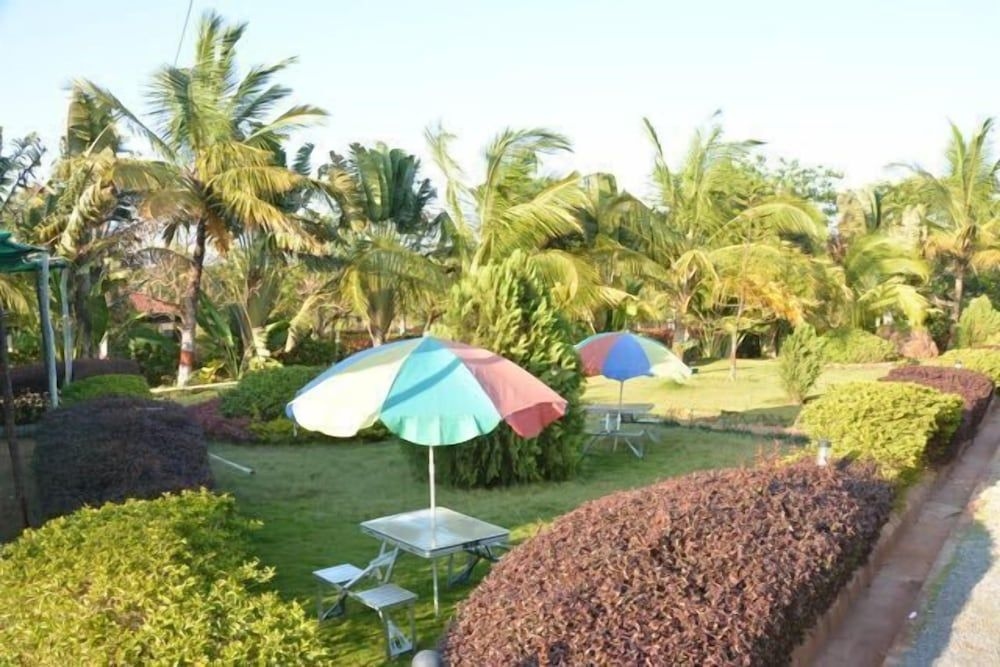Zip by Spree Hotel Raashi Farm2