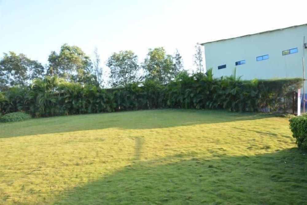 Zip by Spree Hotel Raashi Farm1