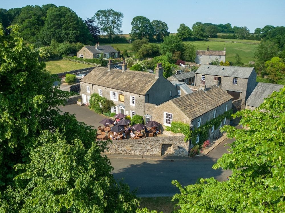 Assheton Arms2