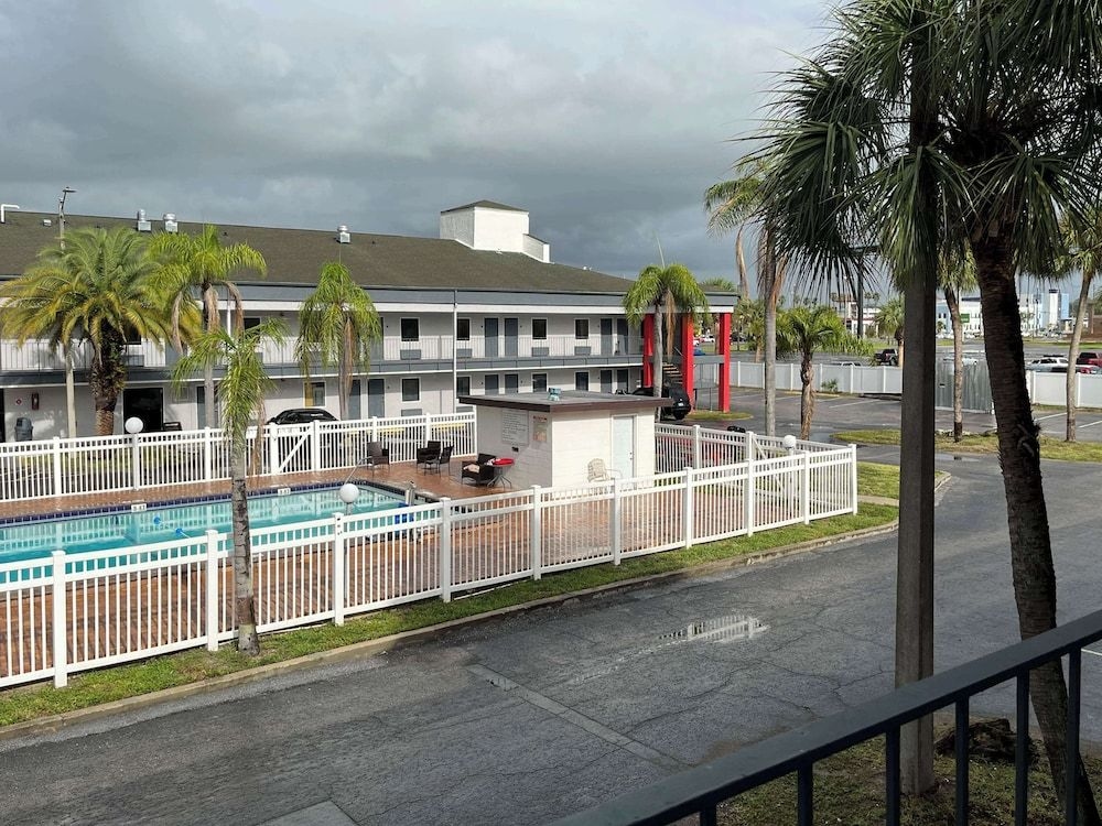 Royal Palm Inn0