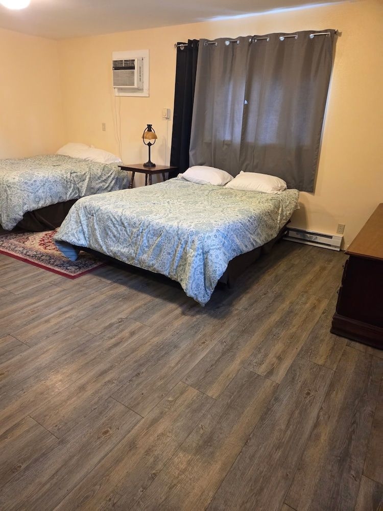 Golden Door Motel2