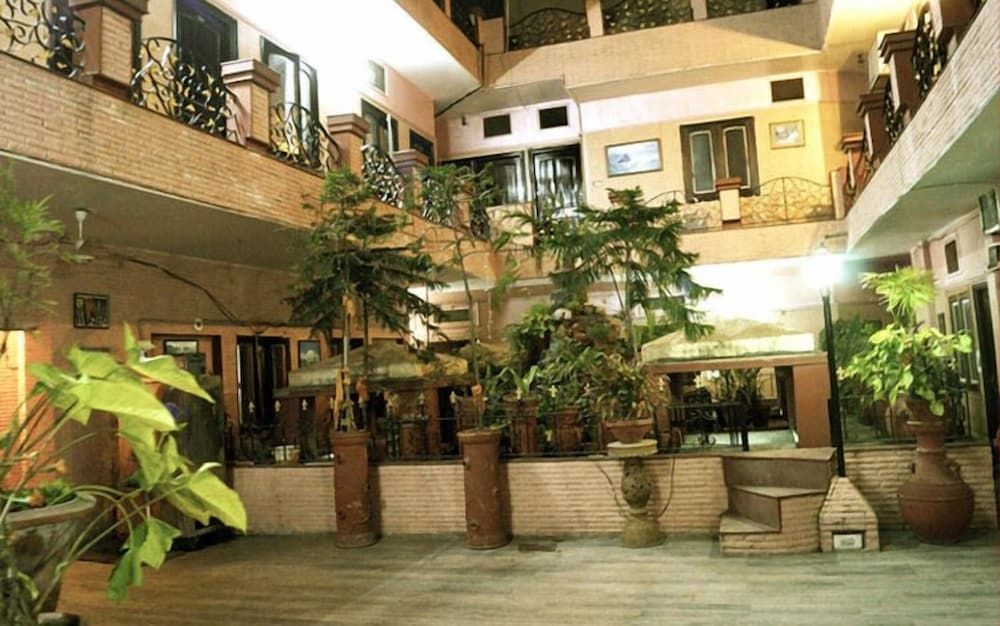 Hotel Shiraz Continental1