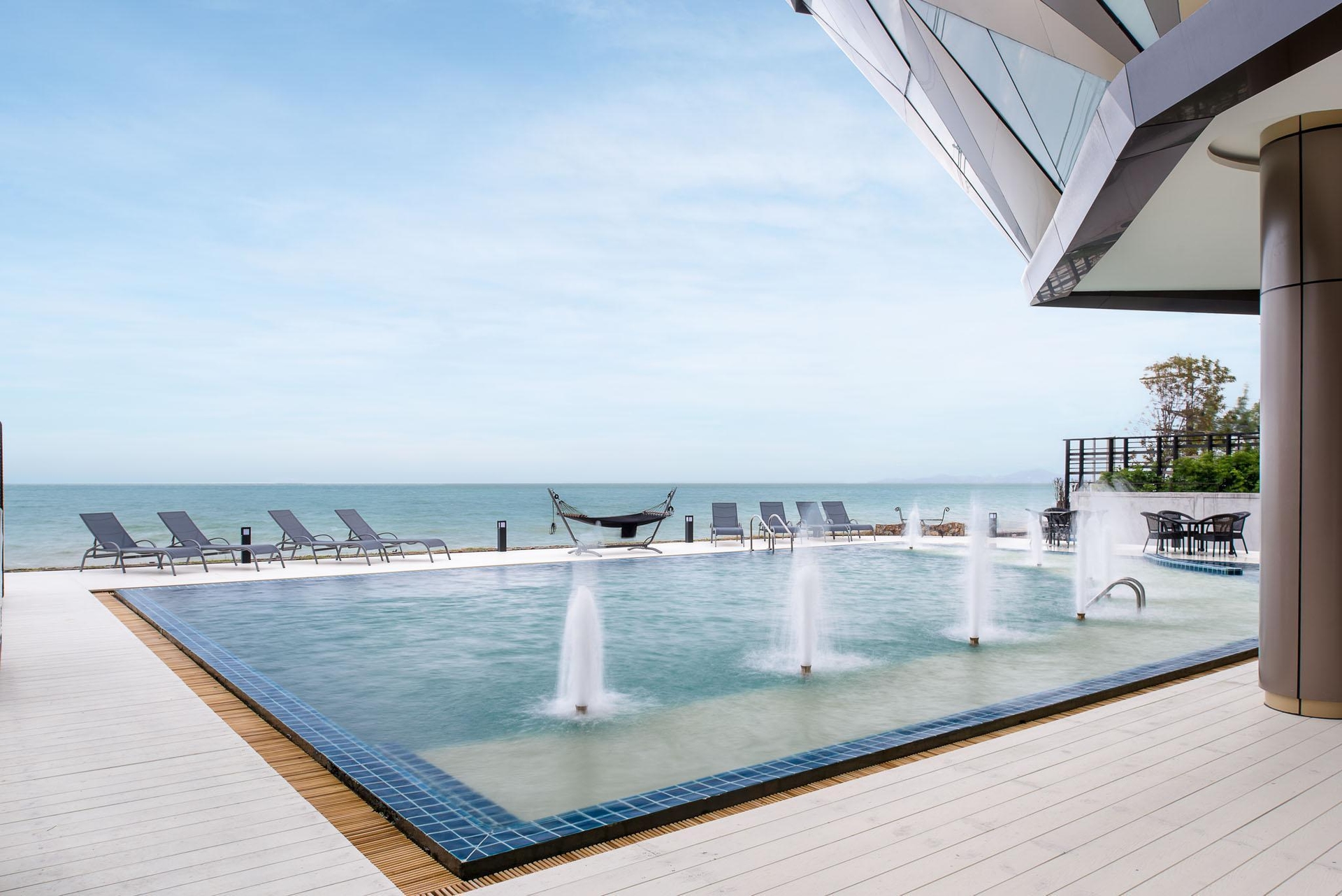 โรงแรมรอดีนา บีช (Rodina Beach Hotel)3
