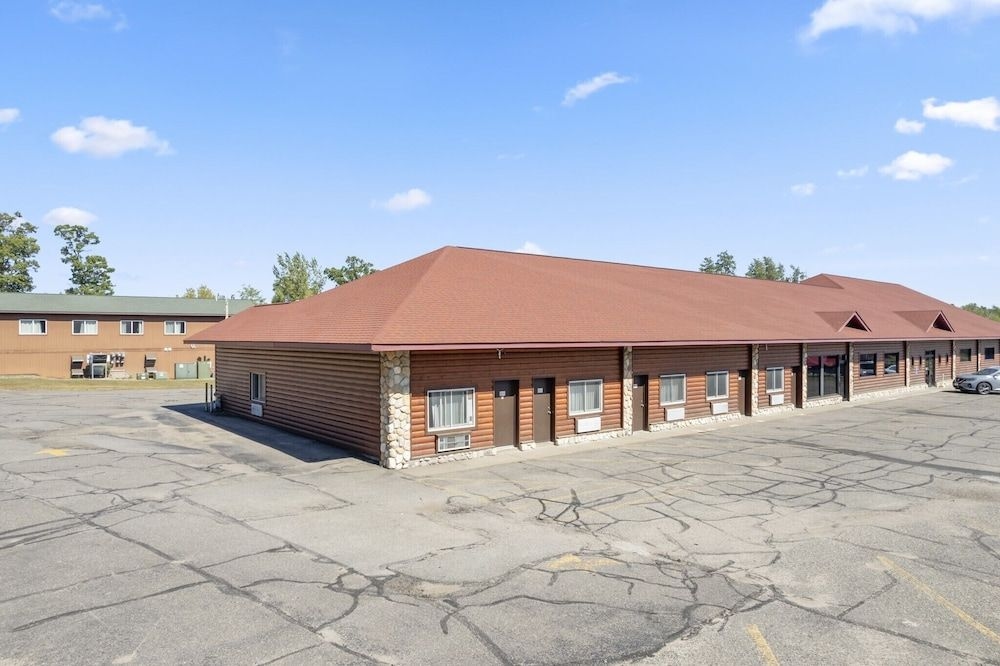 Commander Motel2