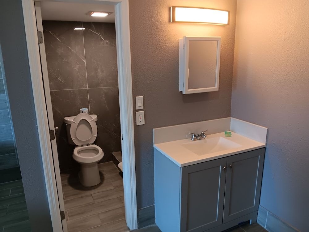 Budget Inn East0