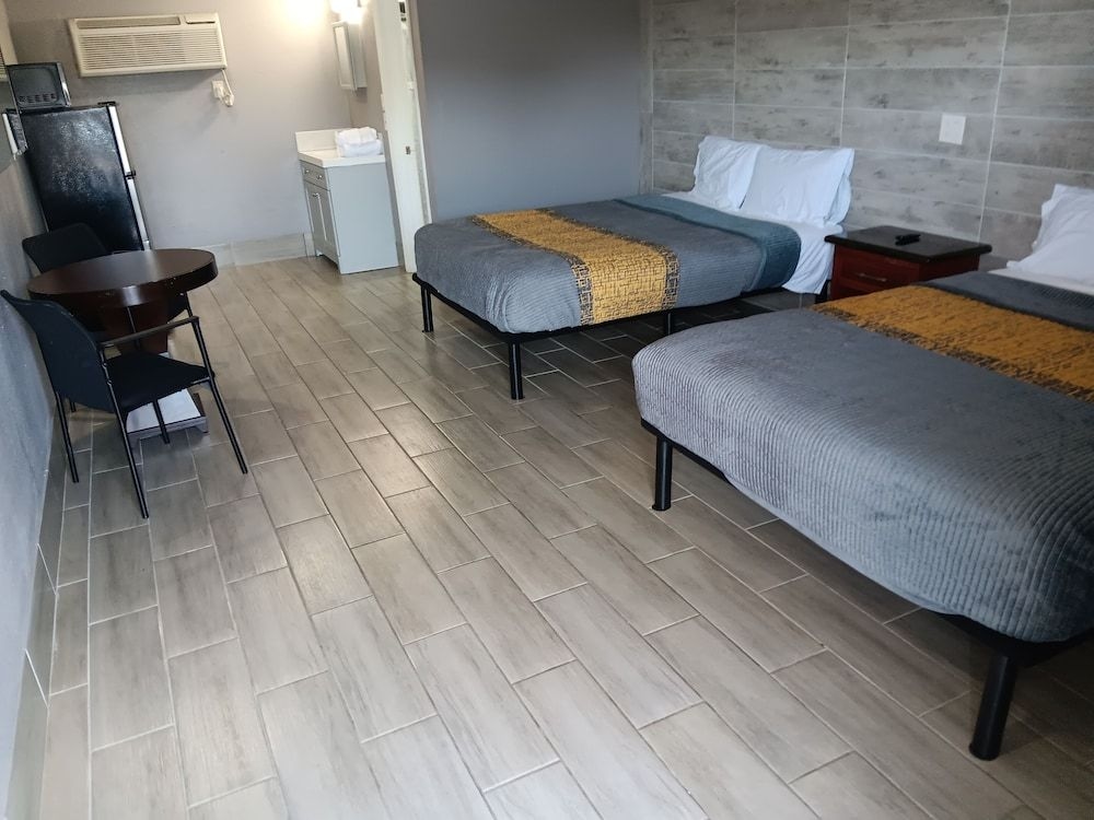 Budget Inn East3