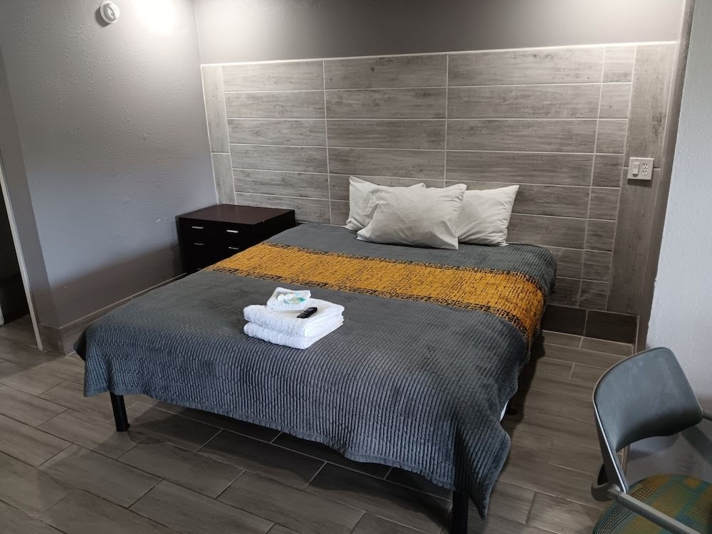 Budget Inn East4