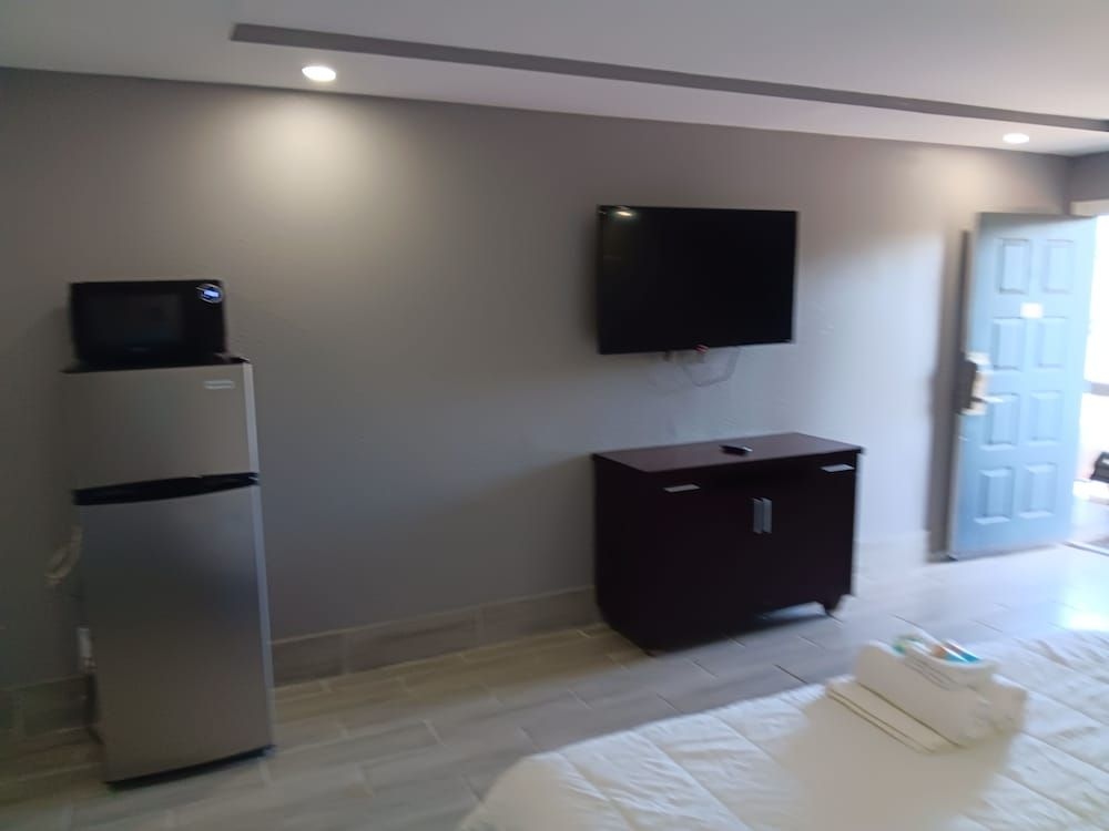 Budget Inn East1