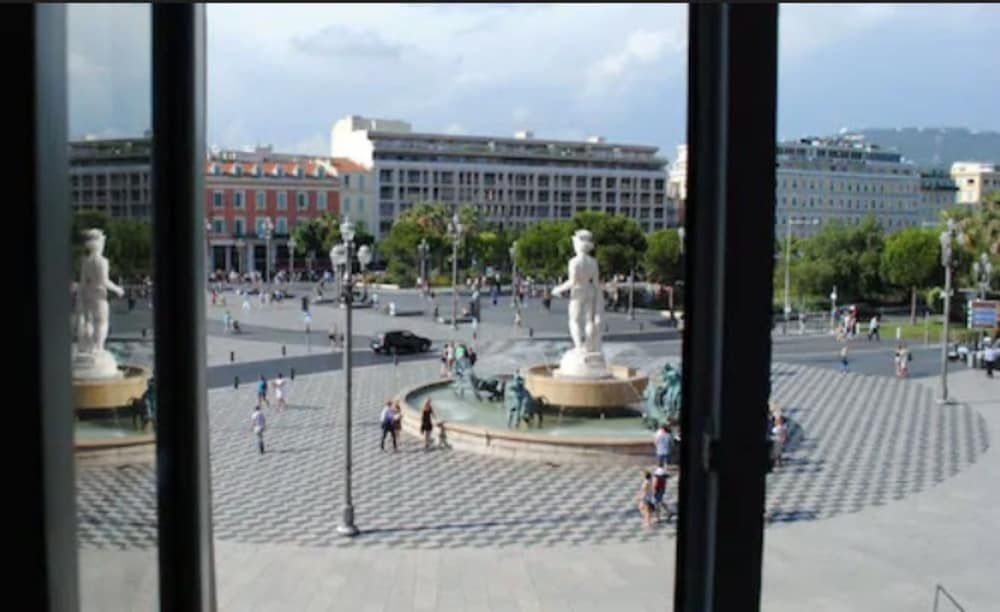 Les Suites Massena0