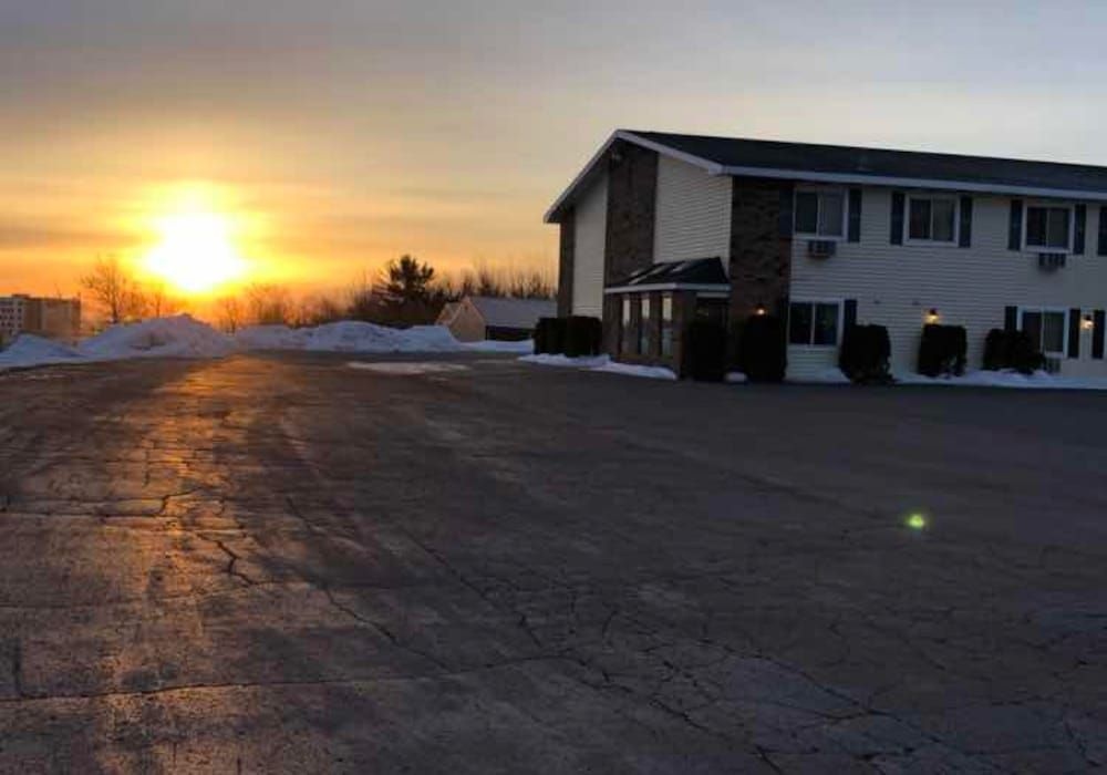 Value Host Motor Inn3