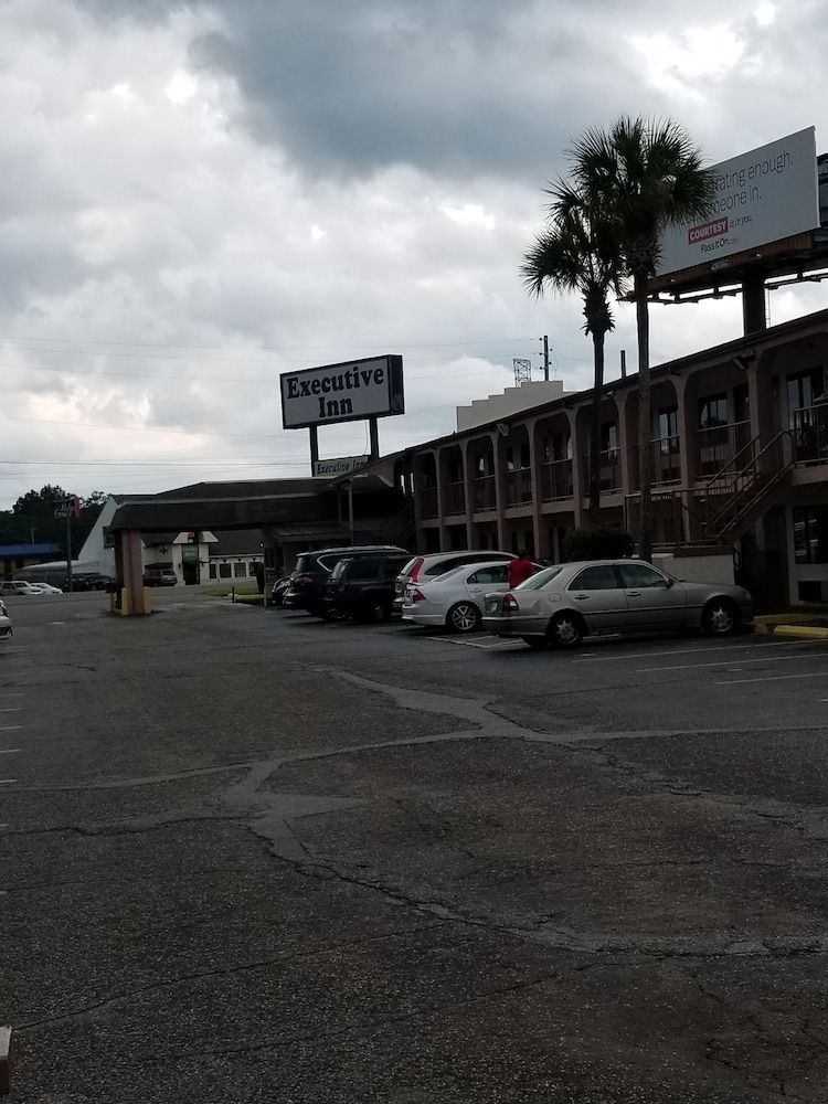 Executive Inn1