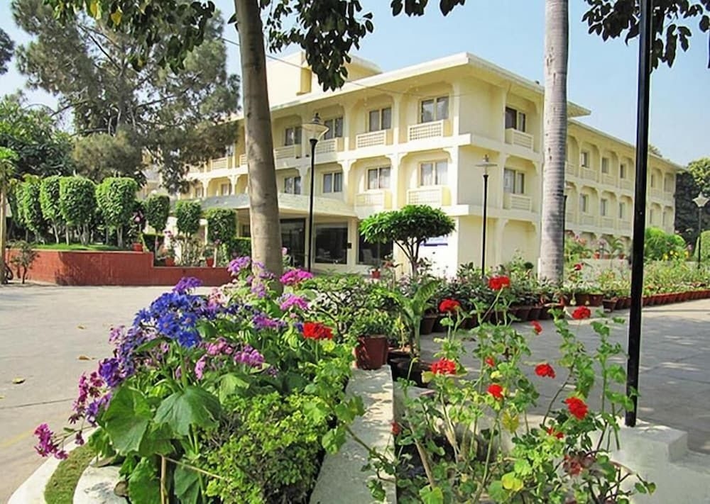 Ritz Plaza0