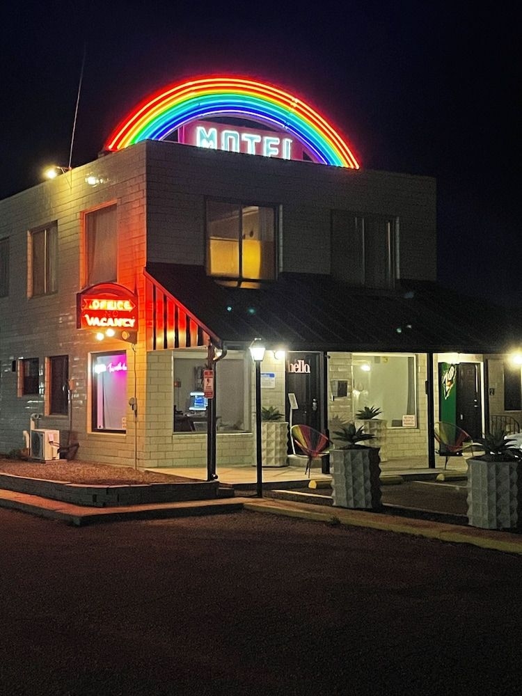 Rainbow Motel4