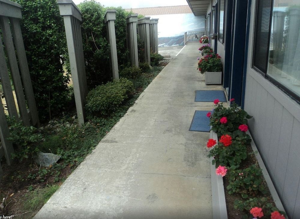 Lighthouse Cove Inn2
