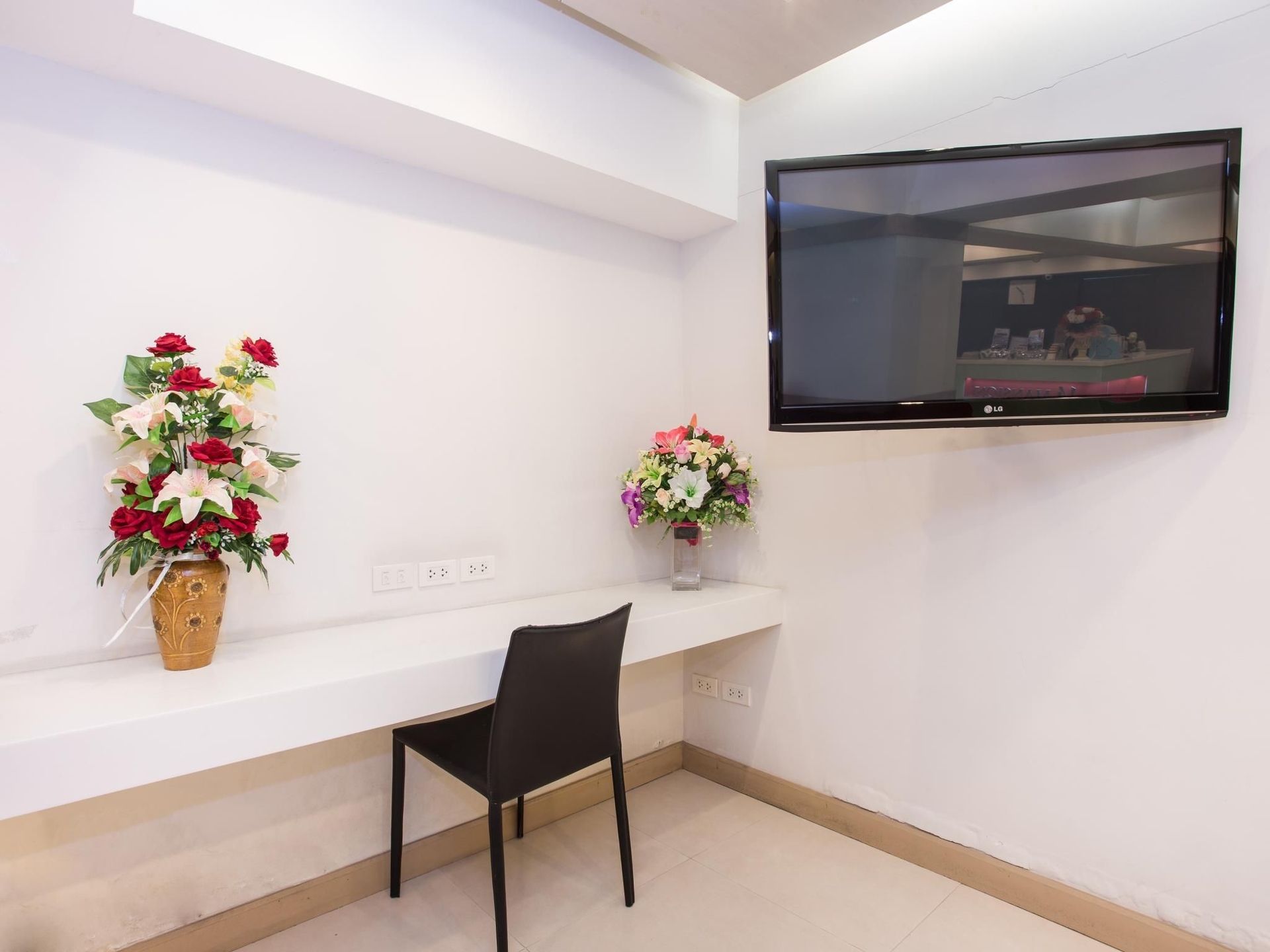 14 อเวนิว (14 Avenue)1