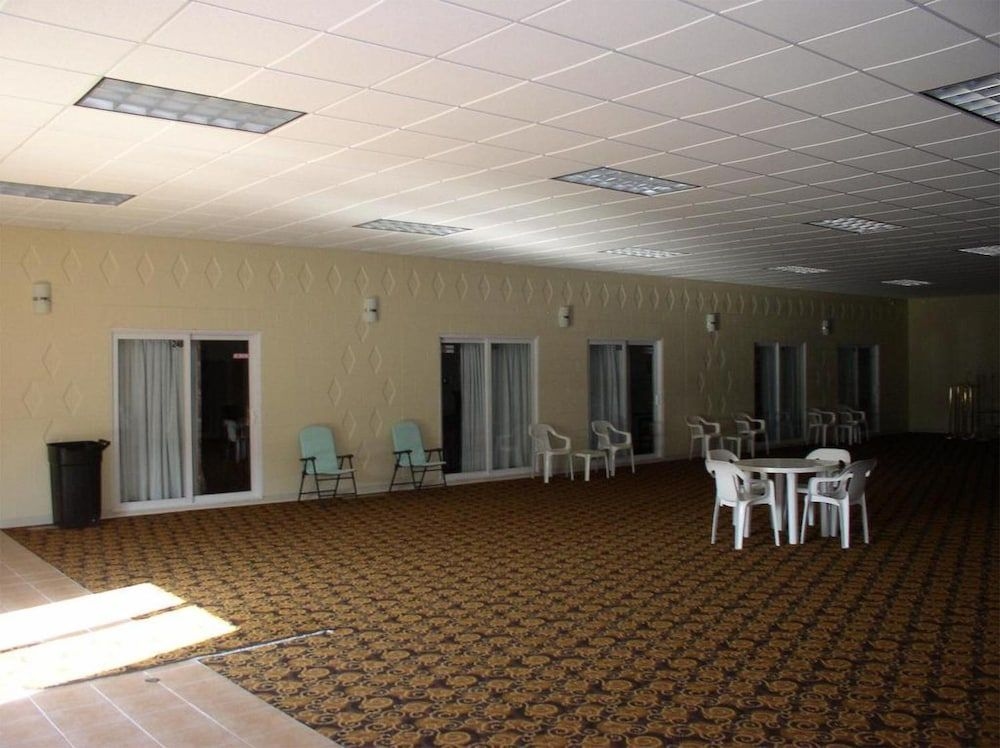 Budget Inn1