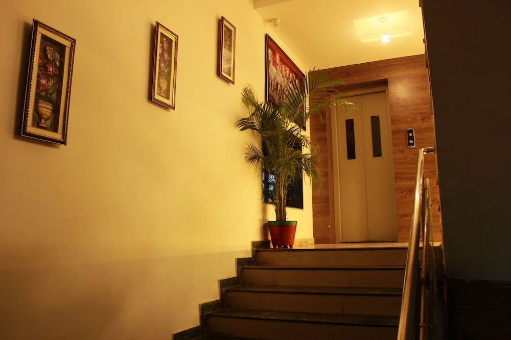 HOTEL AVN0