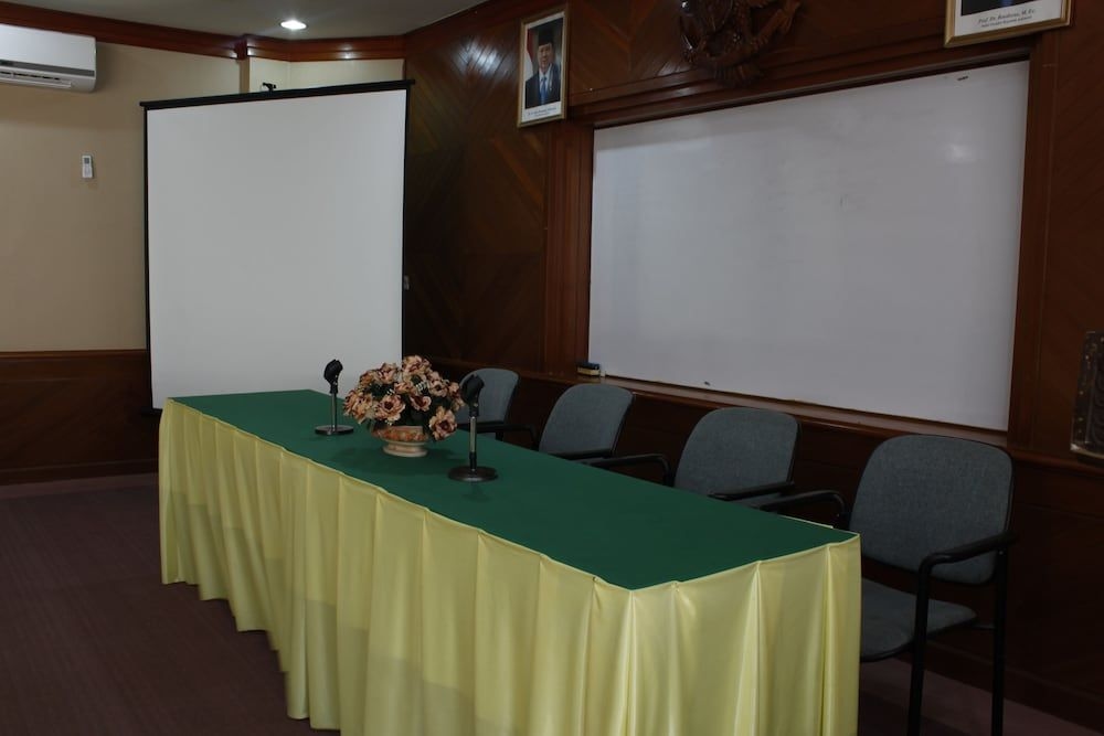 Surya Pesona Beach Hotel3