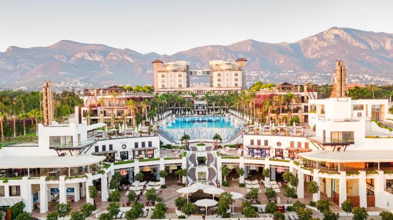 Cratos Premium Hotel0
