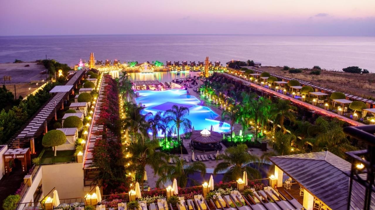 Cratos Premium Hotel4