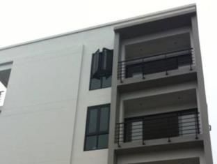 Palm Leaf Court3