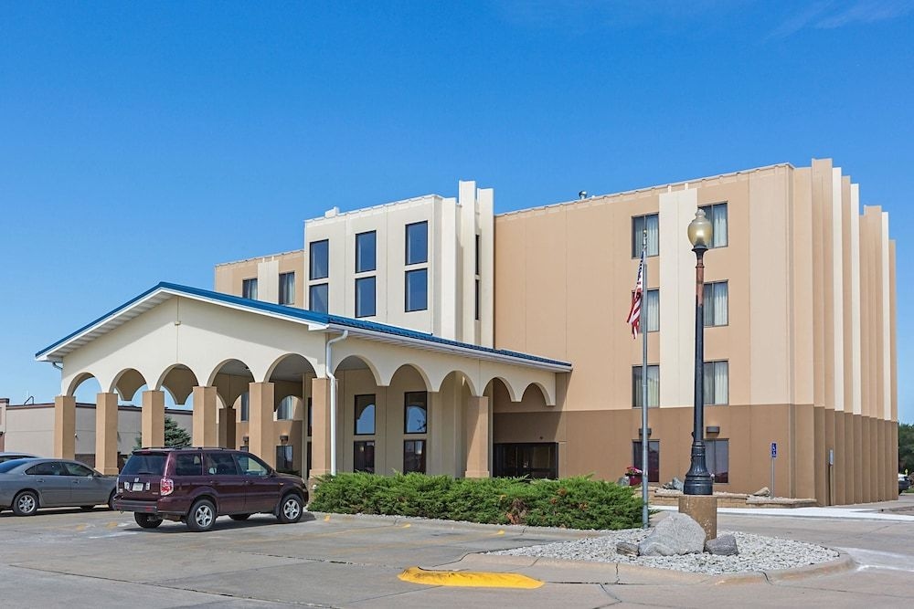 Rodeway Inn & Suites2