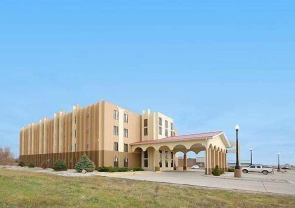 Rodeway Inn & Suites0