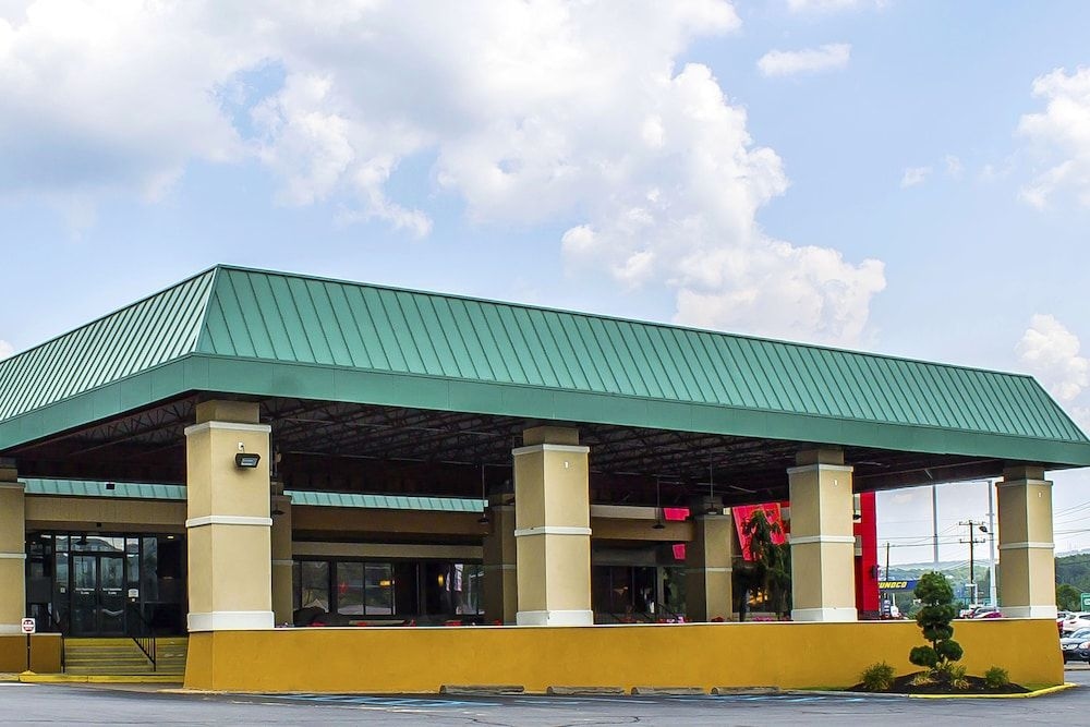 Quality Inn & Suites Conference Center4
