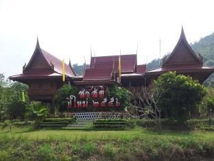 ล้อมรัก รีสอร์ท (Lom Rak Resort)2