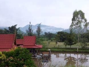 ล้อมรัก รีสอร์ท (Lom Rak Resort)1