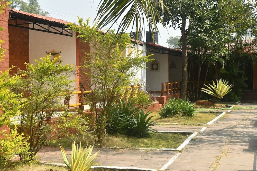 Taal Tiger Retreat0